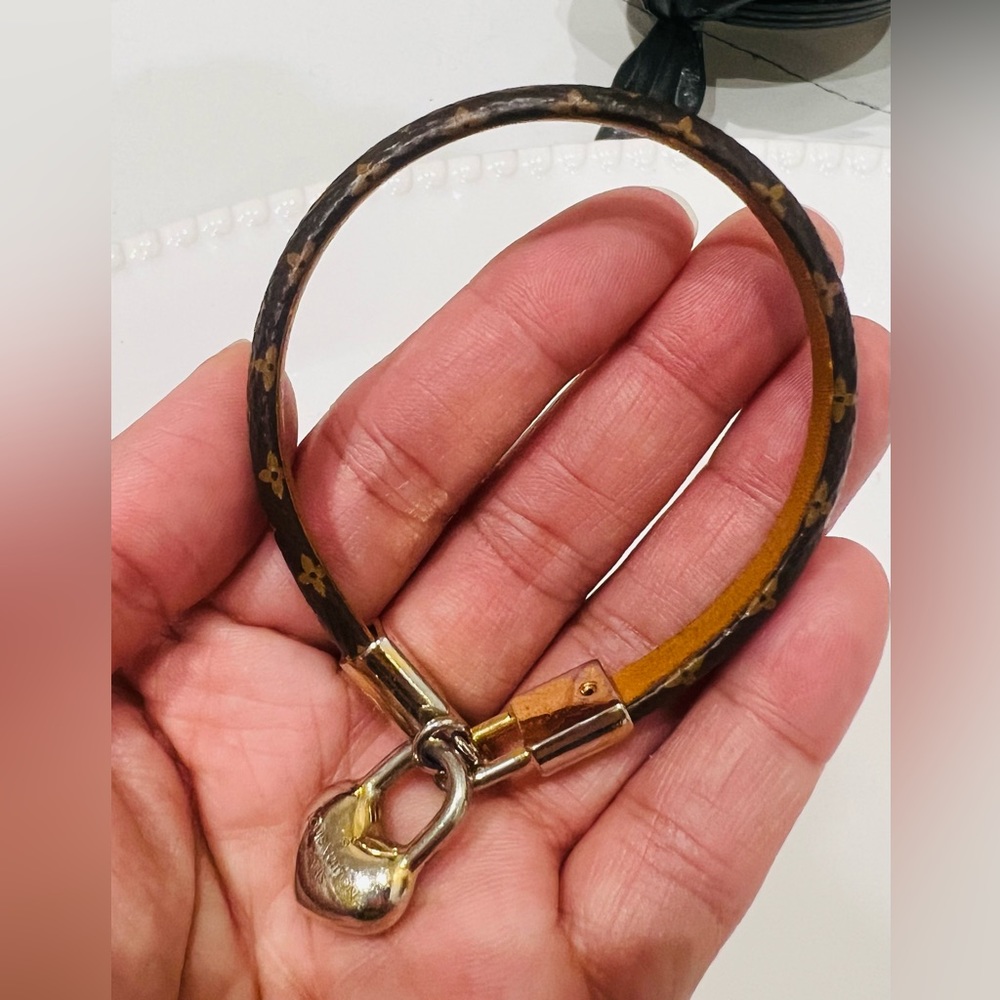 100 % Autentic Louis vuitton crazy in lock bracelet.